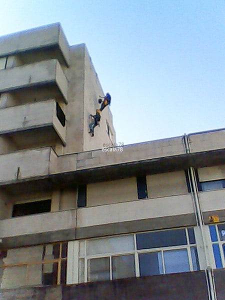 Guimarães | Aplicação de Hidrorepelente Antipluviolw da Mapei em fachada de edifício
